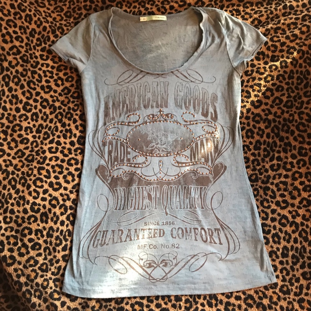 Blue Maurice’s top